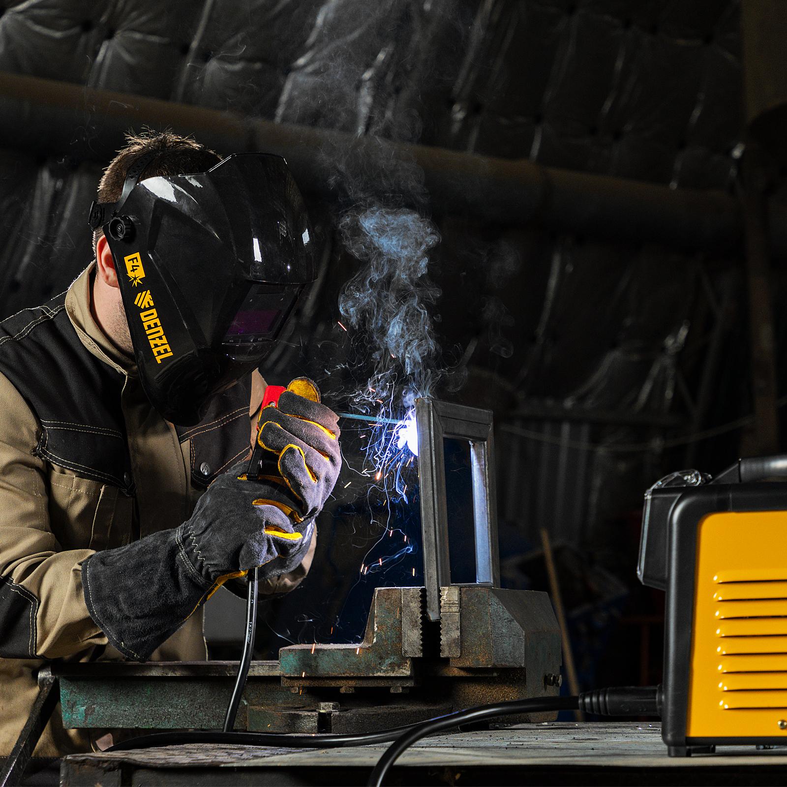 Аппарат инвертор. дуговой сварки SDM-220 Top, 220 А, ПВ 60% кейс// Denzel