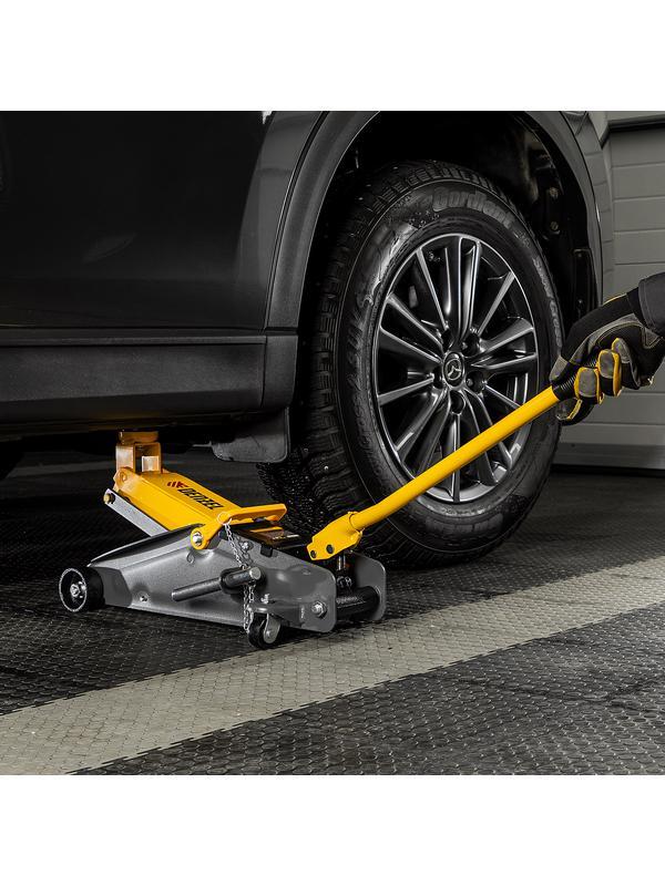 Домкрат гидравлический подкатной с фиксатором, 2,8 т, 135-385 мм, в кейсе Denzel