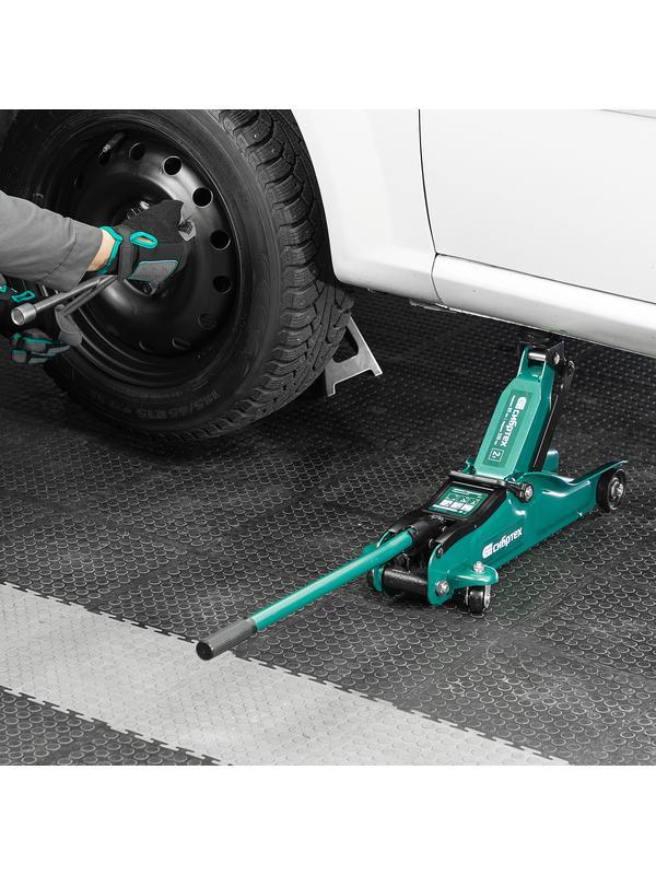 Домкрат гидравлический подкатной, 2 т, 85-330 мм, низкий подхват, в пласт. кейсе Сибртех