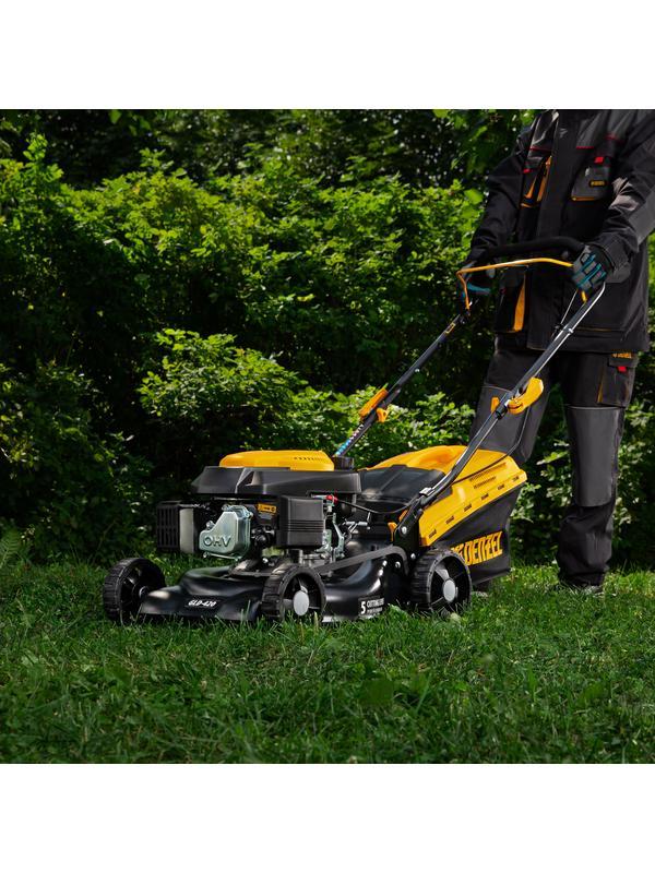 Газонокосилка бензиновая GLD-420, 146 см3, ширина 42 см, 40 л Denzel