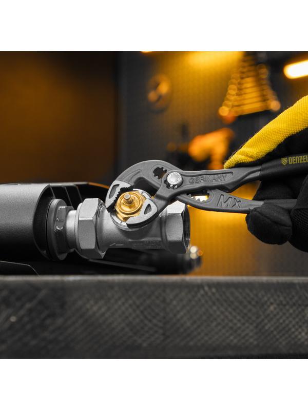 Клещи переставные, кнопочный механизм, обливные рукоятки, 180 мм Denzel