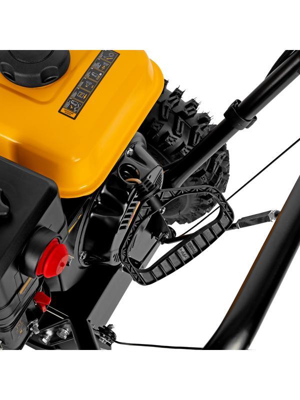 Бензиновая снегоуборочная машина SBM 610, 212 cc, ручной старт, фара Denzel