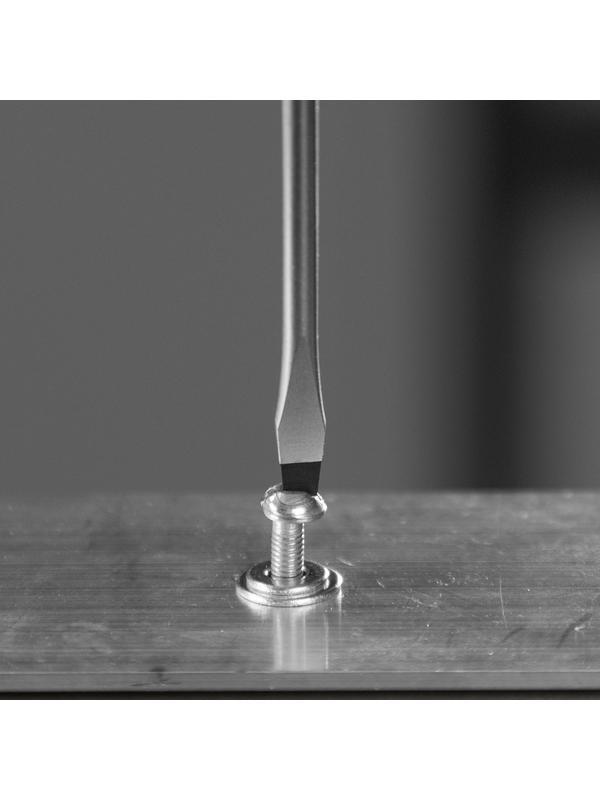 Отвертка, SL3х100 мм, S2, 3к рукоятка Denzel