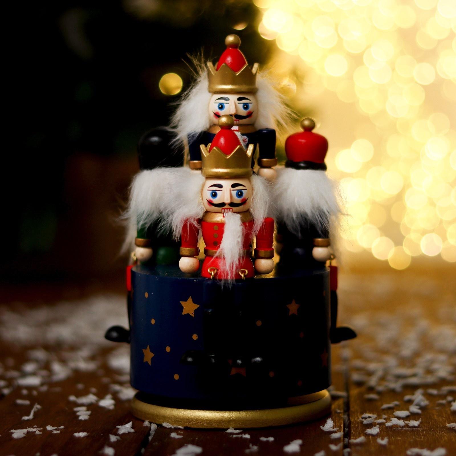 Сувенир «Карусель щелкунчики», 11×11×19 см, МИКС