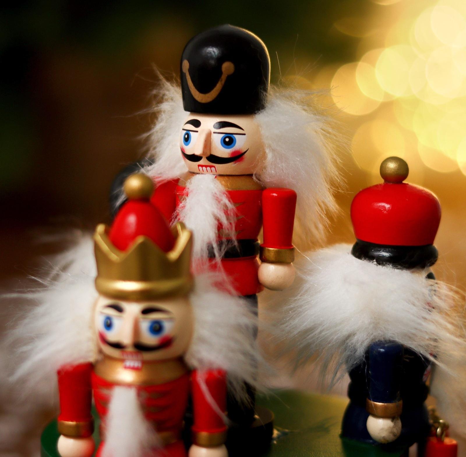 Сувенир «Карусель щелкунчики», 11×11×19 см, МИКС