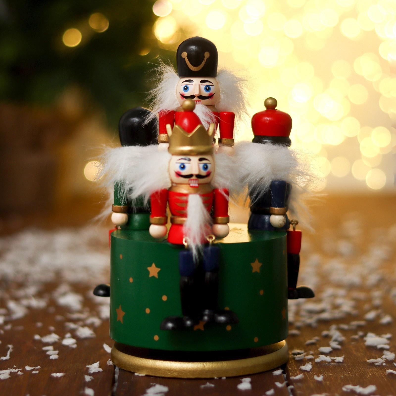 Сувенир «Карусель щелкунчики», 11×11×19 см, МИКС