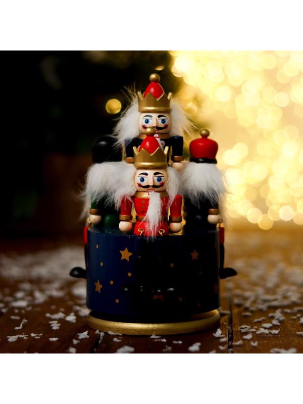 Сувенир «Карусель щелкунчики», 11×11×19 см, МИКС