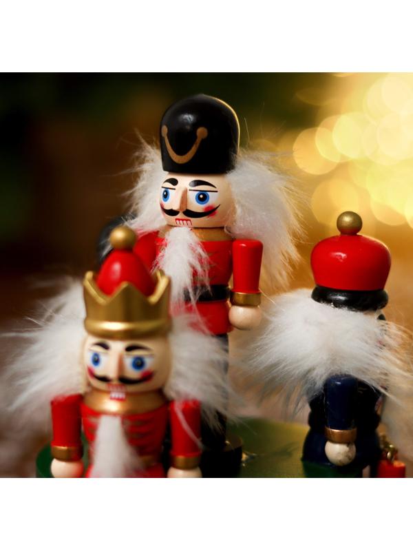 Сувенир «Карусель щелкунчики», 11×11×19 см, МИКС