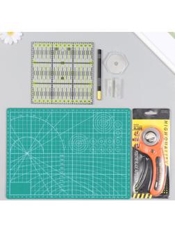 Набор для пэчворка: резиновый мат А4, линейка 15х15см, дисковый, макетный нож+лезвия в папке   96041