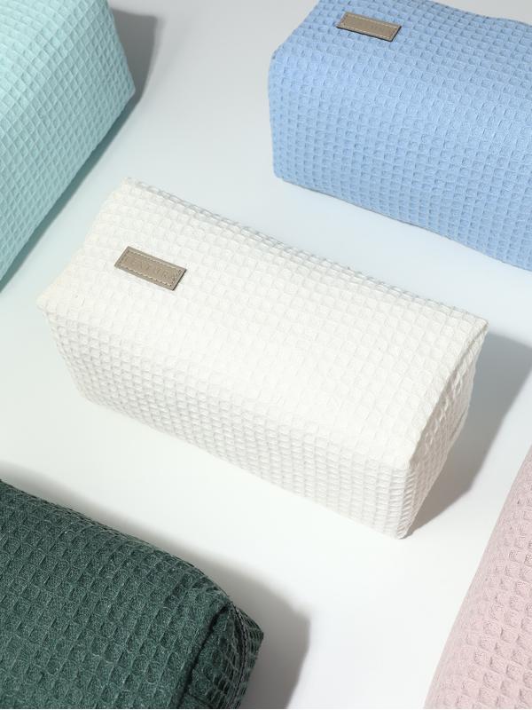 Косметичка женская на молнии TEXTURA, объёмная, большая, мягкая, вафельная текстура, белая