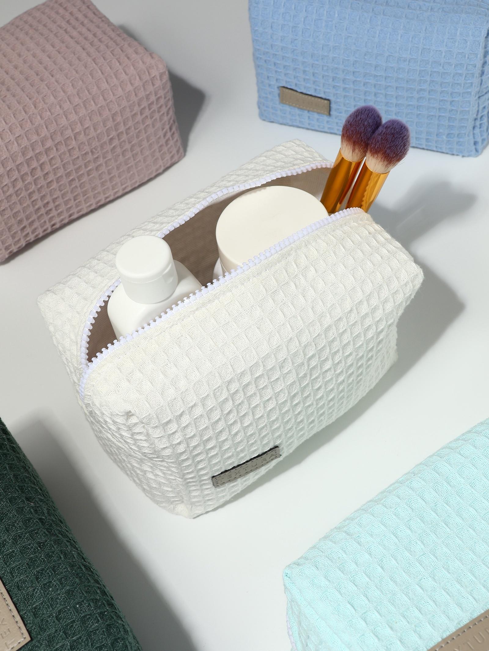 Косметичка женская на молнии TEXTURA, объёмная, средняя, мягкая, вафельная текстура, белая