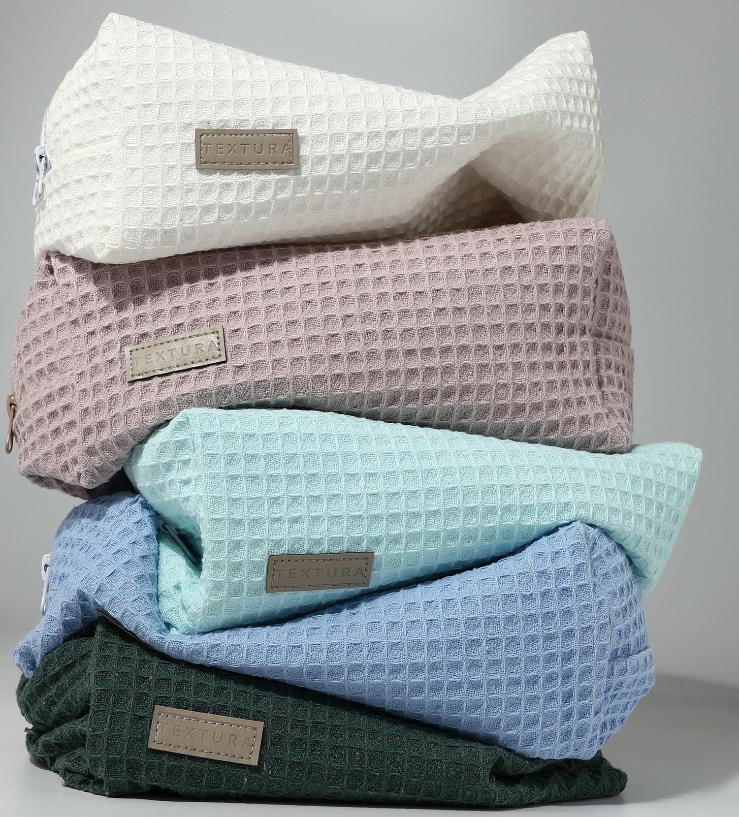 Косметичка женская на молнии TEXTURA, объёмная, большая, мягкая, вафельная текстура, голубая