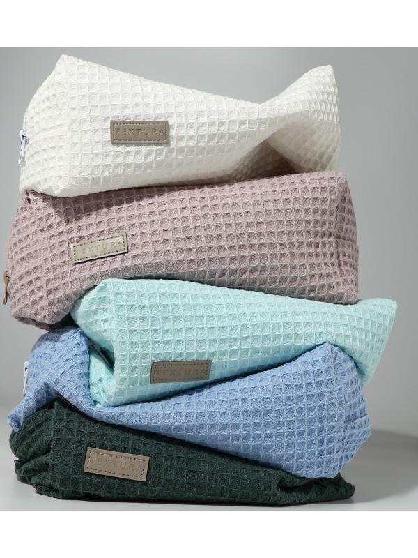 Косметичка женская на молнии TEXTURA, объёмная, большая, мягкая, вафельная текстура, голубая