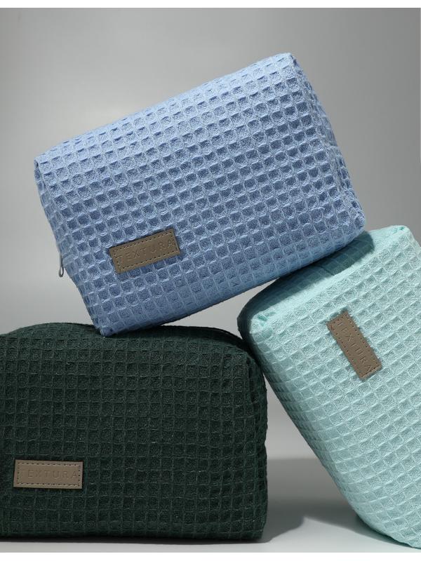 Косметичка женская на молнии TEXTURA, объёмная, средняя, мягкая, вафельная текстура, голубая