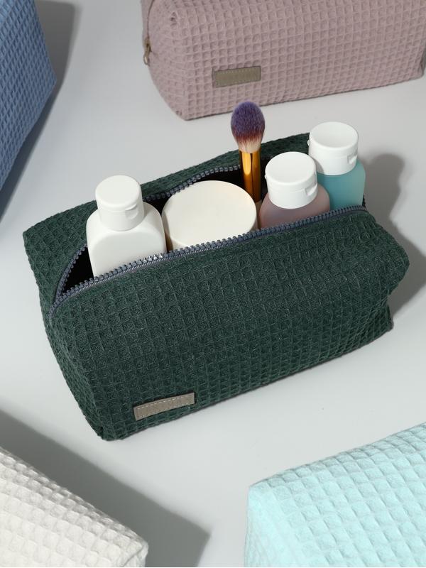 Косметичка женская на молнии TEXTURA, объёмная, большая, мягкая, вафельная текстура, зелёная
