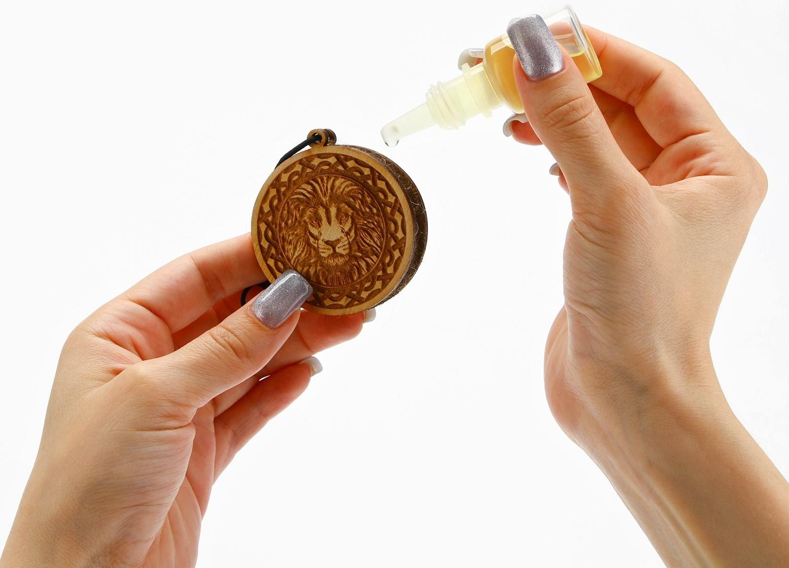 Ароматизатор в автомобиль «Лев», подвеска автомобильная с пропиткой и ароматизатор