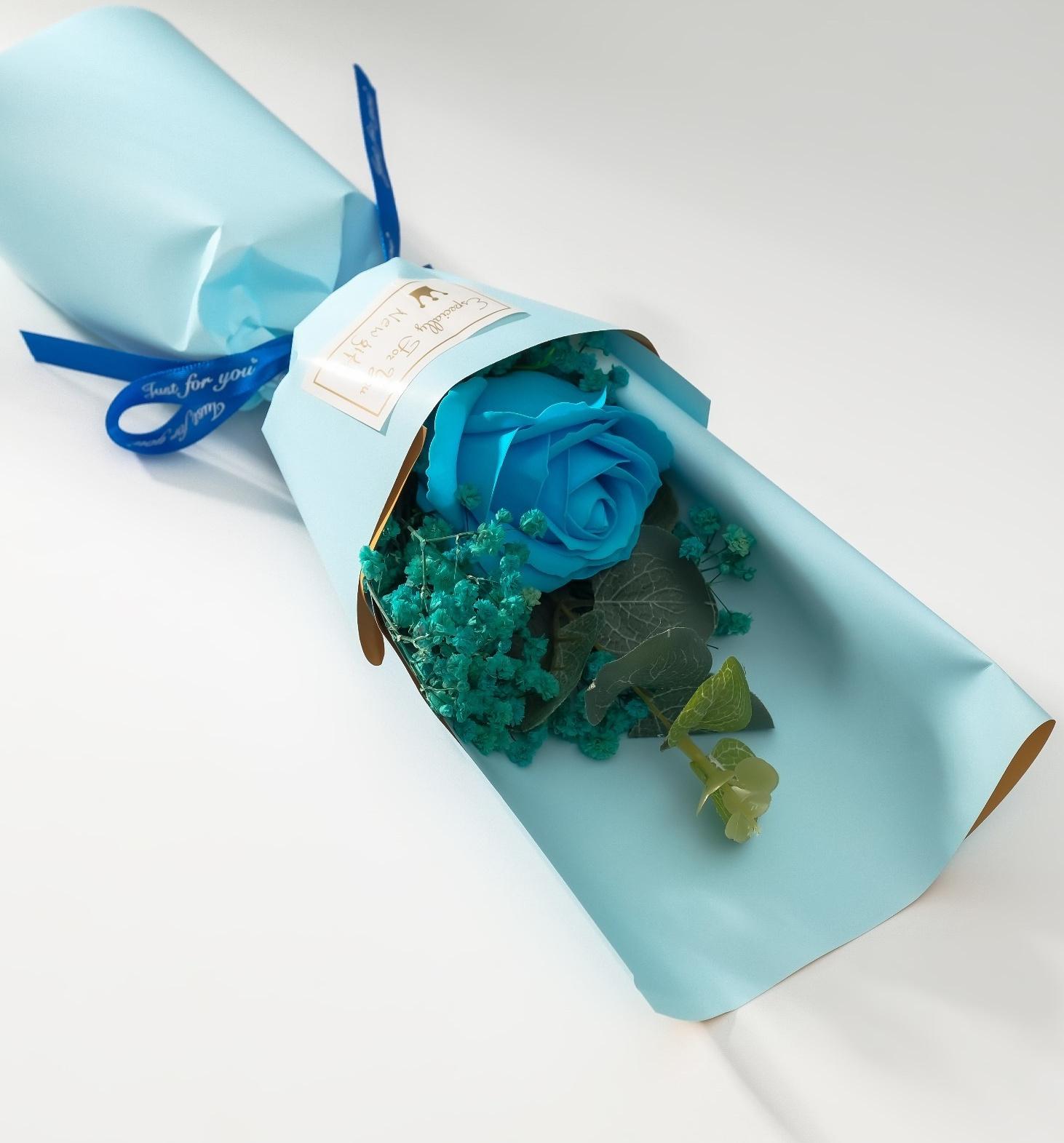 Букет из мыльных лепестков для ванны «Роза и эвкалипт», подарочный, голубой, 7.5×11×34.5 см