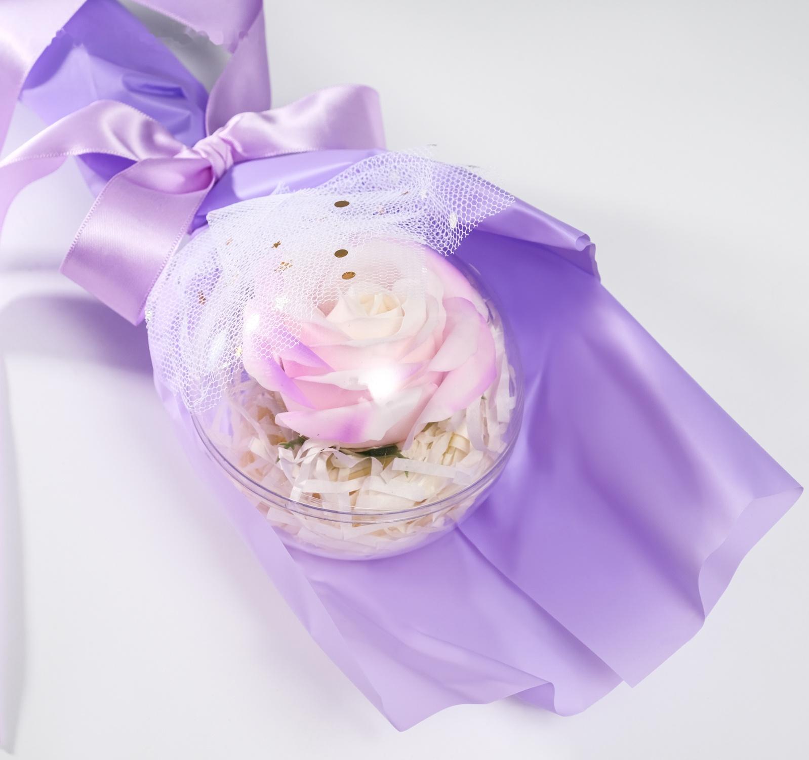 Букет из мыльных лепестков для ванны «Роза в шарике», подарочный, сирень, 8.5×8.5×36 см