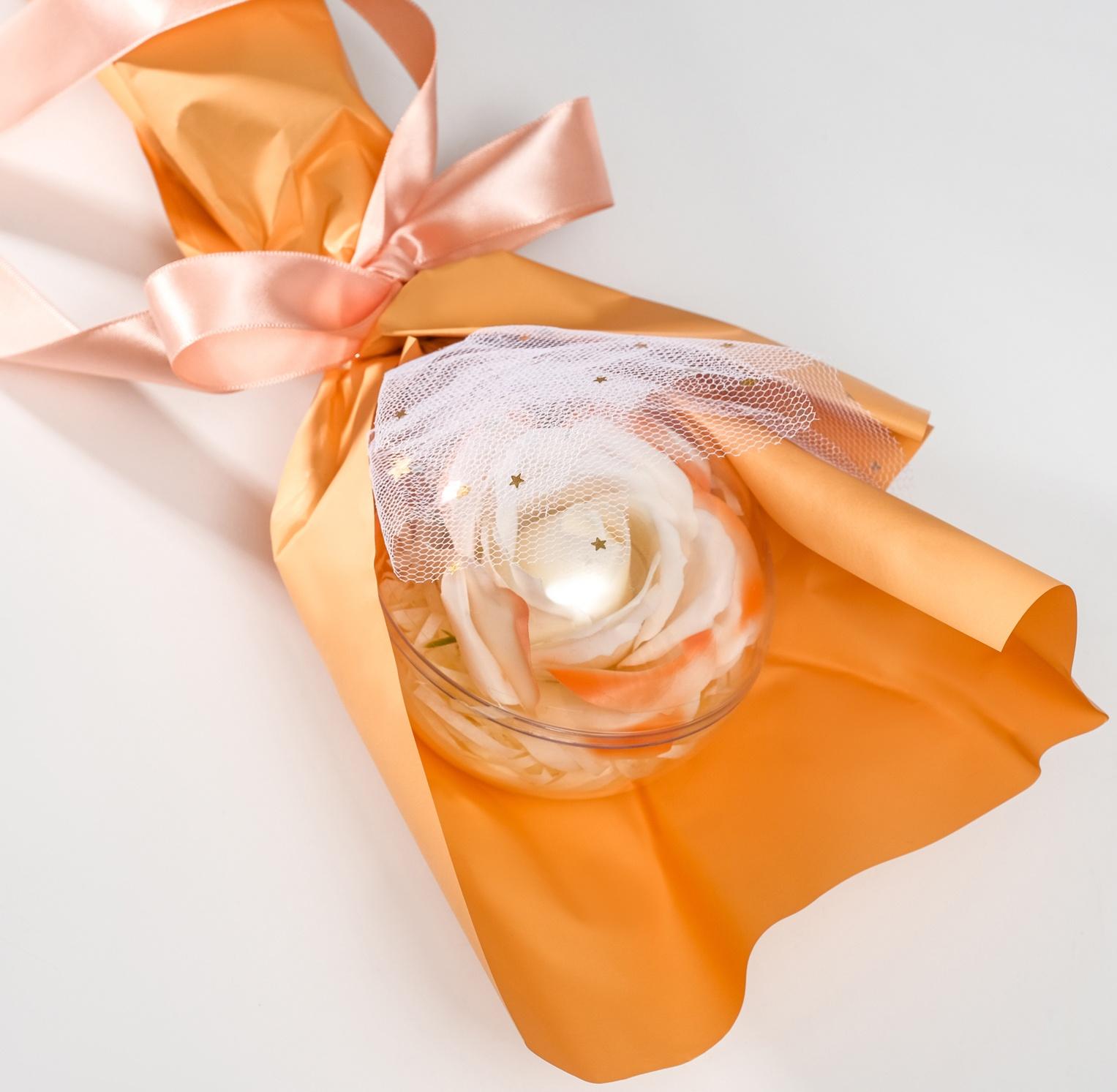 Букет из мыльных лепестков для ванны «Роза в шарике», подарочный, оранжевый, 8.5×8.5×36 см