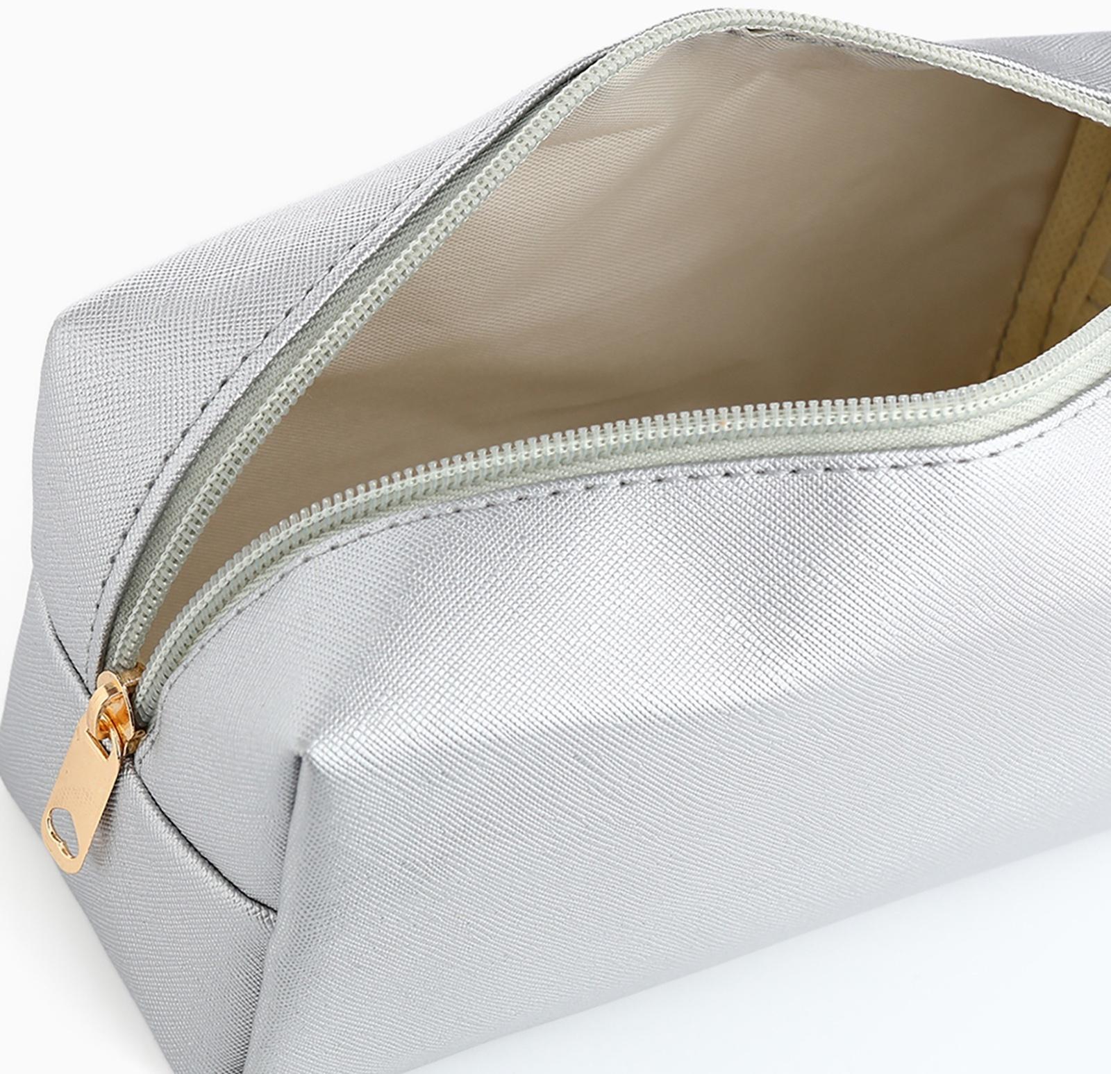 Косметичка женская на молнии, маленькая, объёмная, серебряная