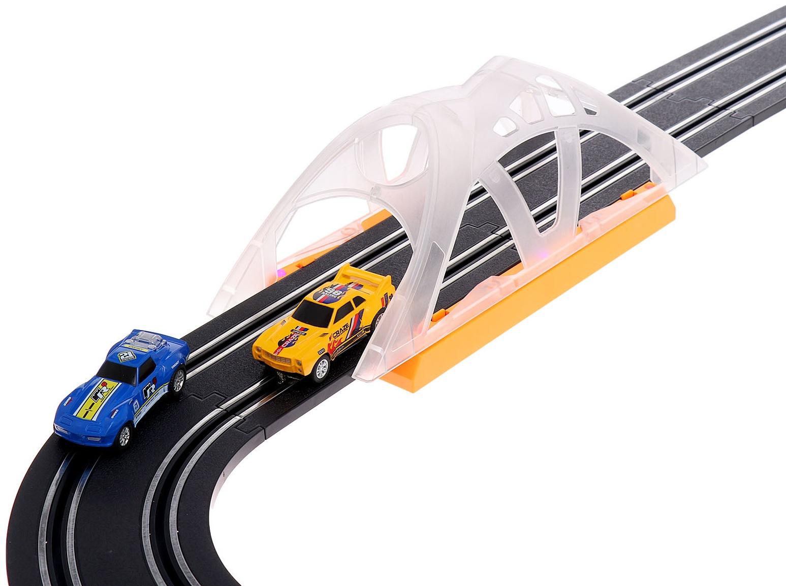 Автотрек «Турбо кросс», с 4 машинами работает от сети, длина трека 8,38 м.