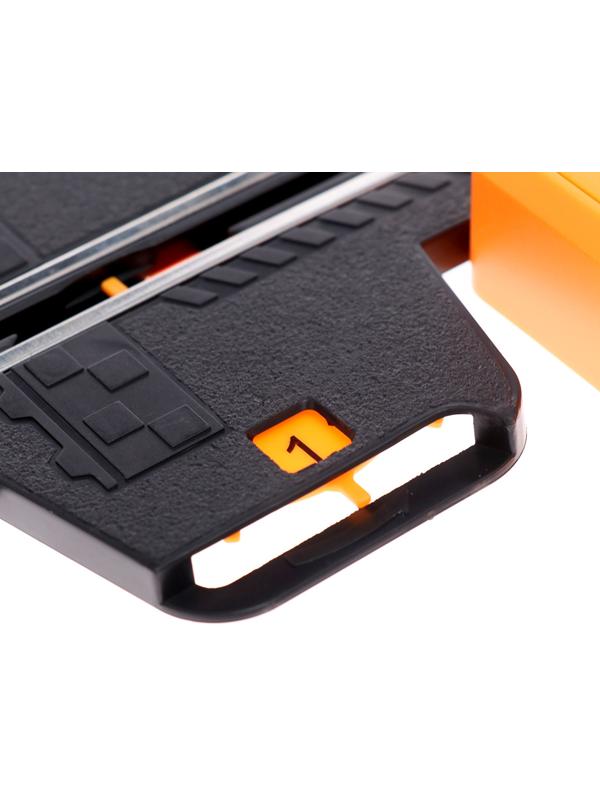 Автотрек «Турбо кросс», с 4 машинами работает от сети, длина трека 8,38 м.