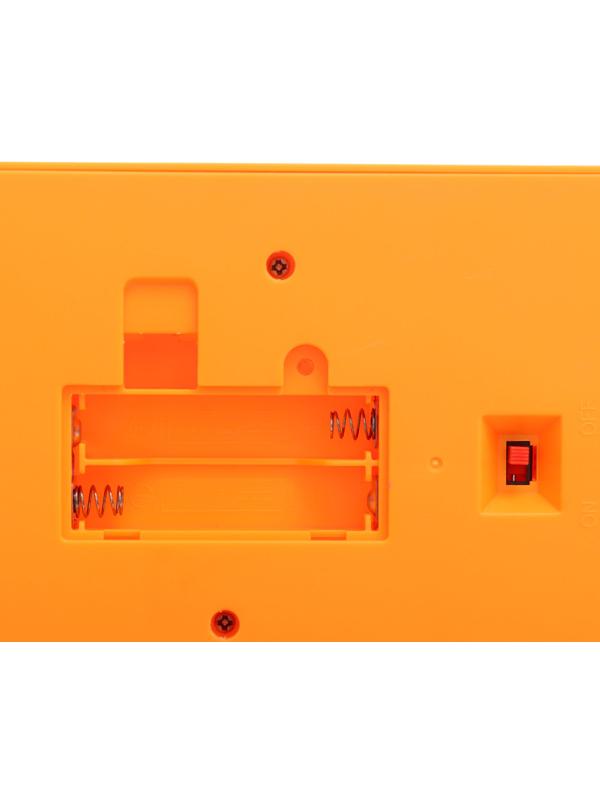 Автотрек «Турбо кросс», с 4 машинами работает от сети, длина трека 8,38 м.