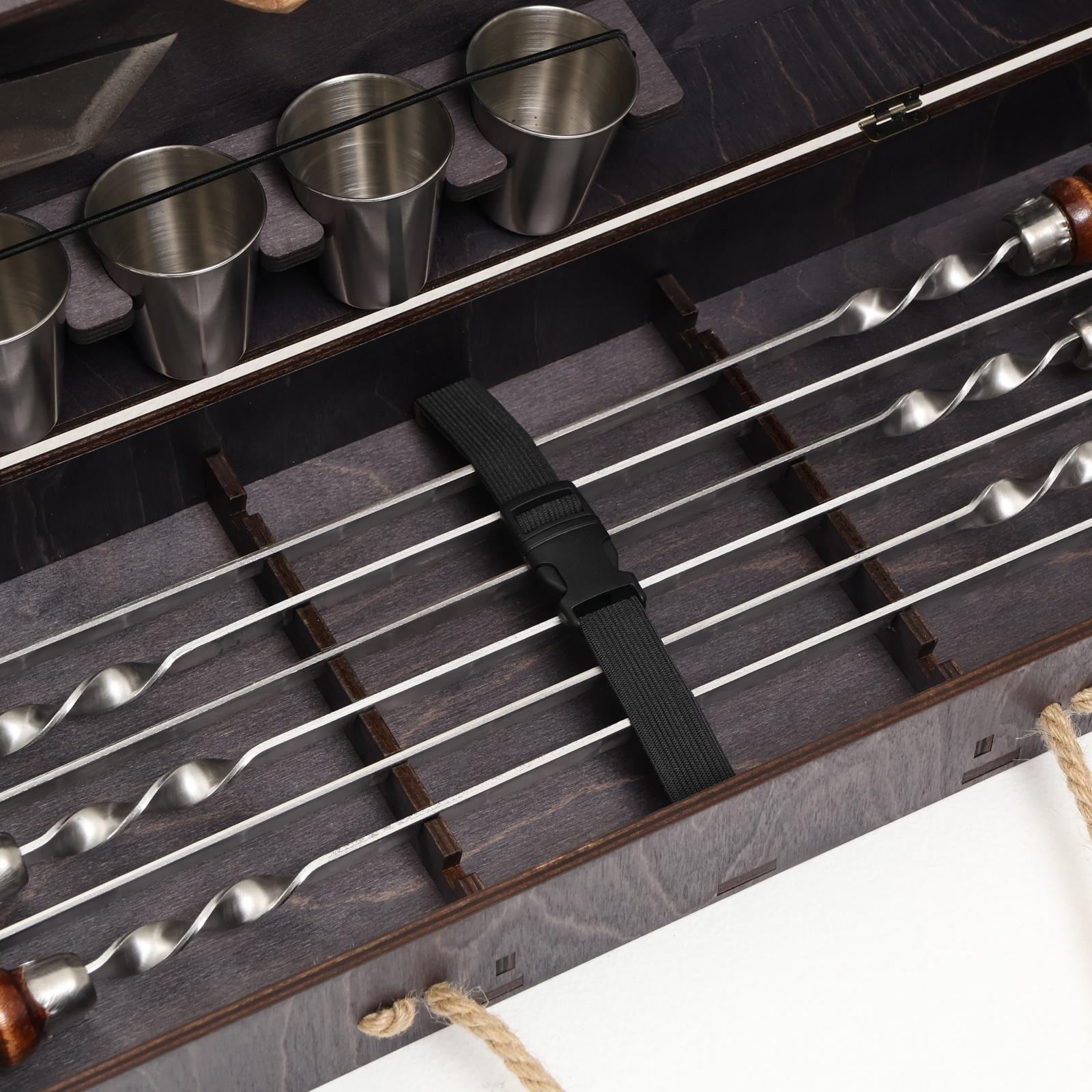 Набор с шампурами подарочный «Орёл», с топором, в кейсе