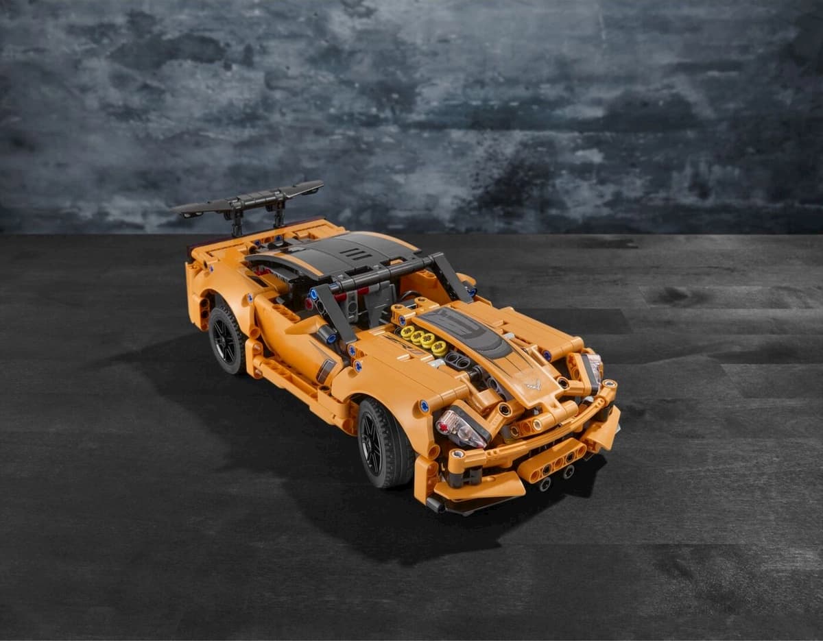 Конструктор Lari «Chevrolet Corvette ZR1» 11299 (Technic 42093) / 579 деталей