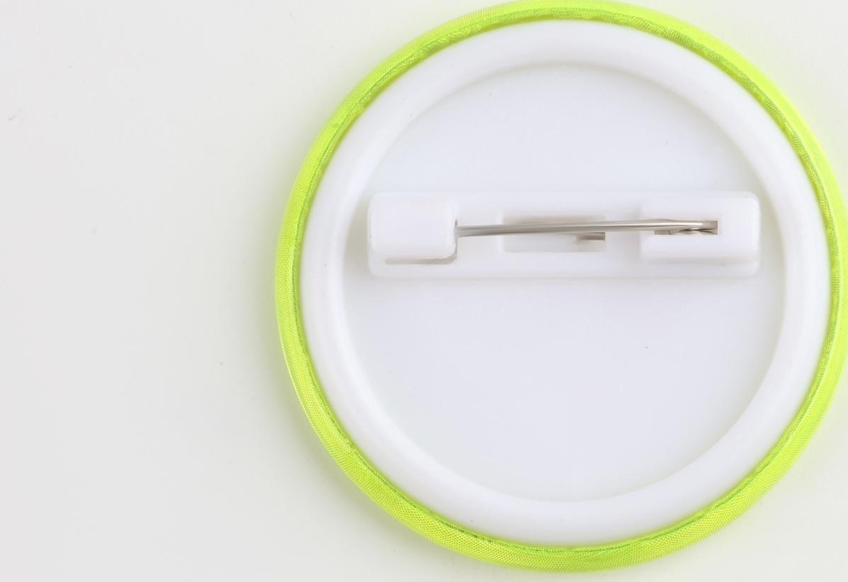 Светоотражающий значок «Пешеходный переход», d = 3 см, цвет жёлтый , цена за 1 штуку