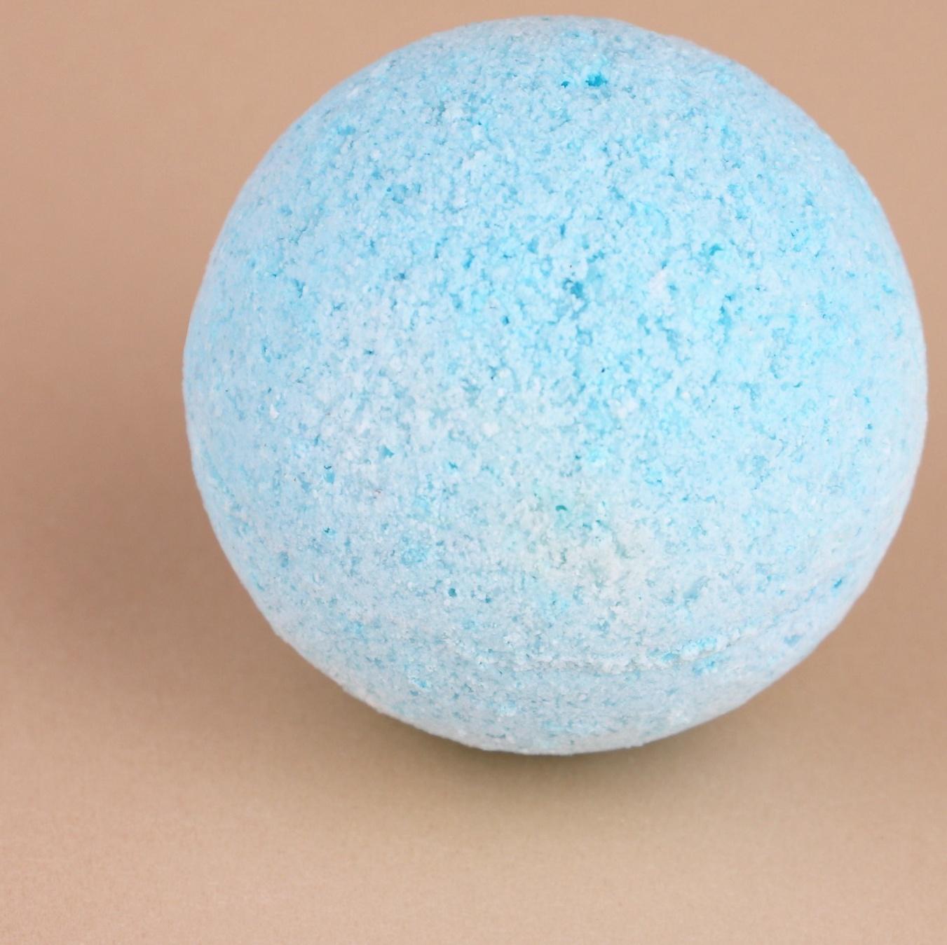 Бомбочка для ванны URAL LAB, 40 г, аромат ледяной смородины, Новый Год