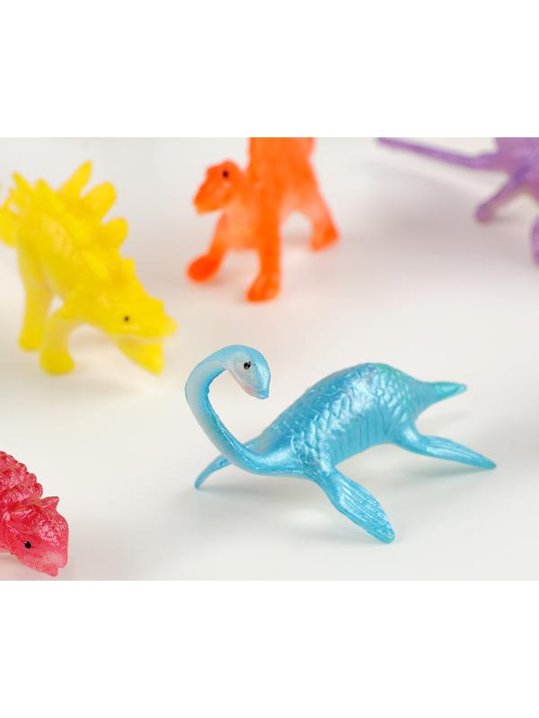 Фигурки «Динозавры». Игровой набор: наклейки, магниты и раскраски