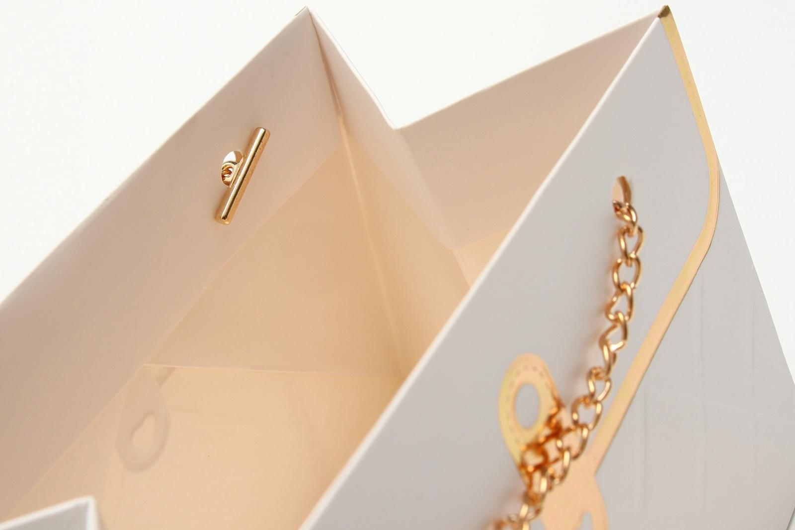 Пакет переноска для цветов, ручка цепь, «Белый», с золотым тиснением, 15×10.5×10 см