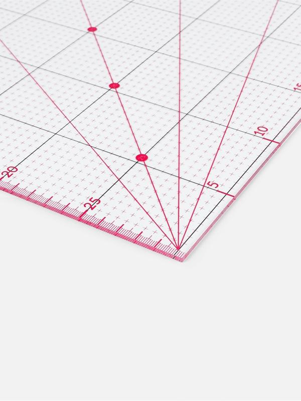 Линейка для квилтинга и пэчворка, с отверстиями, 30 × 30 см, цвет прозрачный/розовый