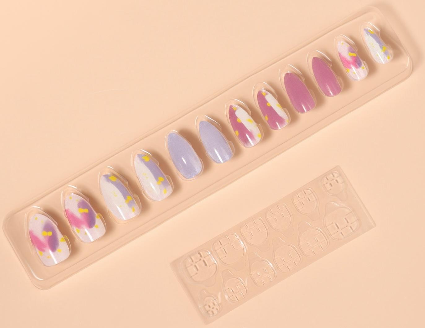 Накладные ногти «Пятнышки», 12 шт, с клеевыми пластинами, форма миндаль, разноцветные