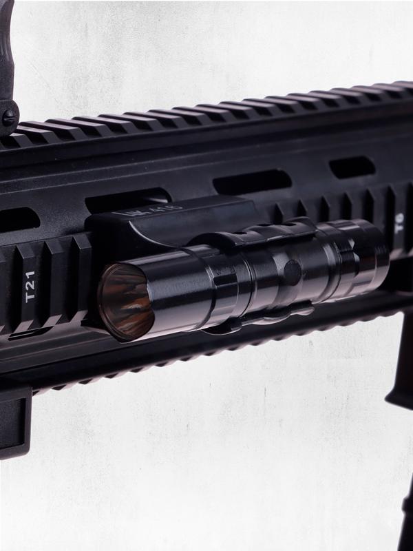 Винтовка «НК 416», стреляет гелевыми пульками, работает от аккумулятора, с фонариком