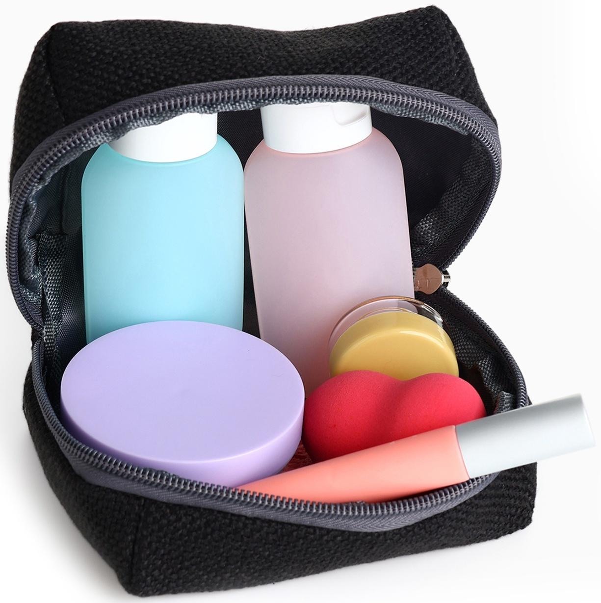 Косметичка женская на молнии, объёмная, маленькая, мягкая, чёрная