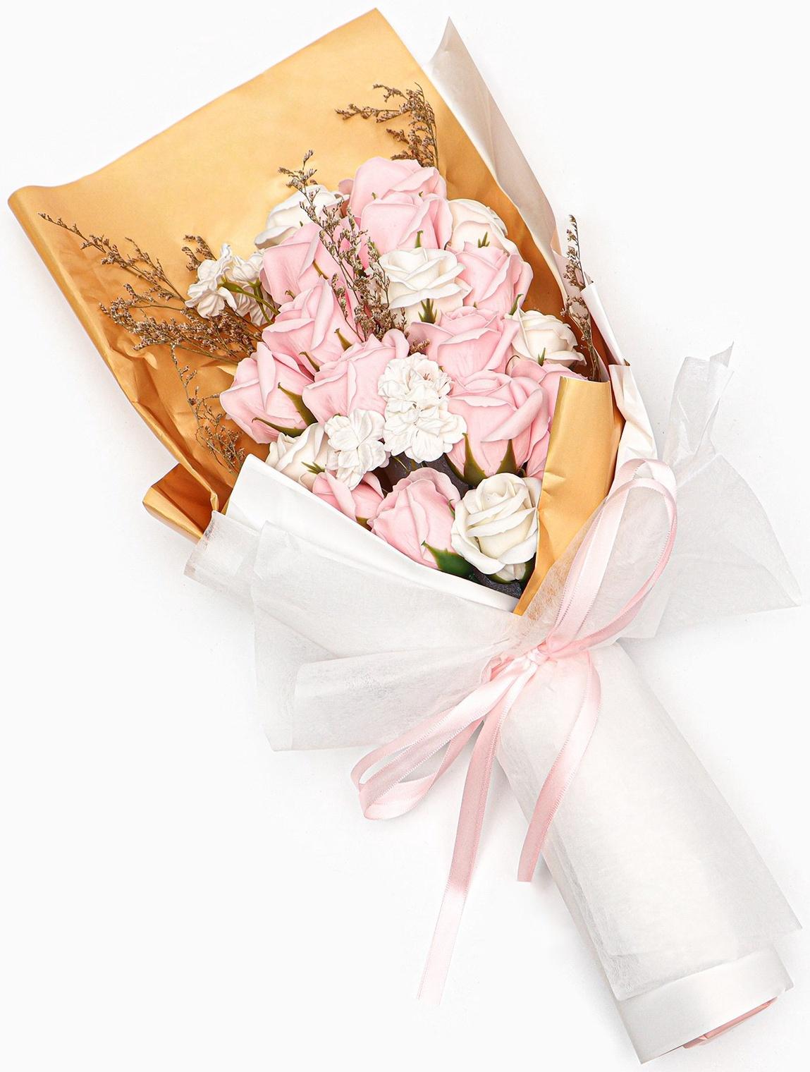 Букет мыльных розовых и белых роз в коробке из 20 шт.