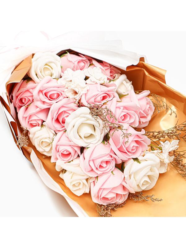 Букет мыльных розовых и белых роз в коробке из 20 шт.