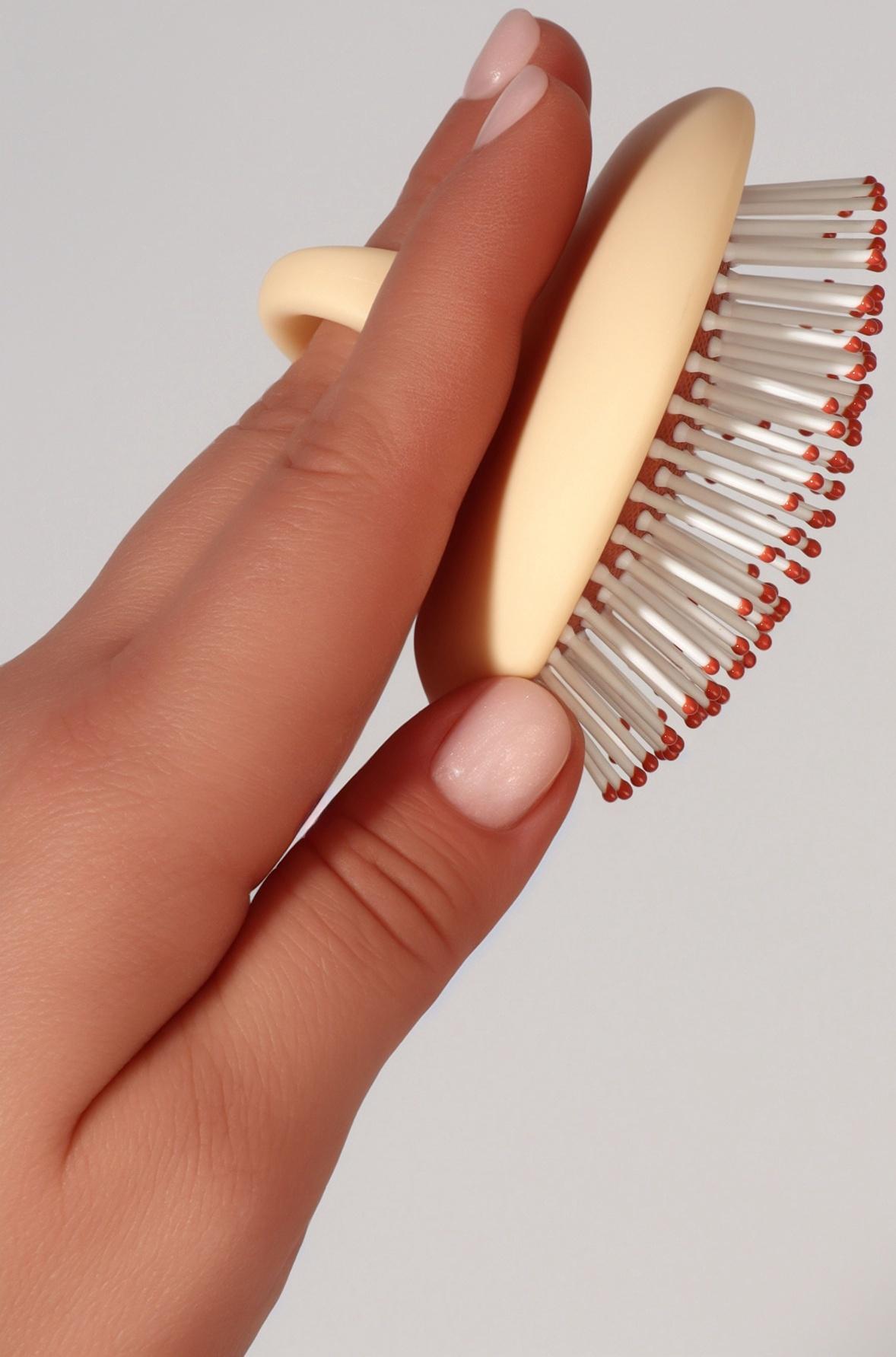 Расчёска массажная, компактная, 8×6.5 см, бежевая