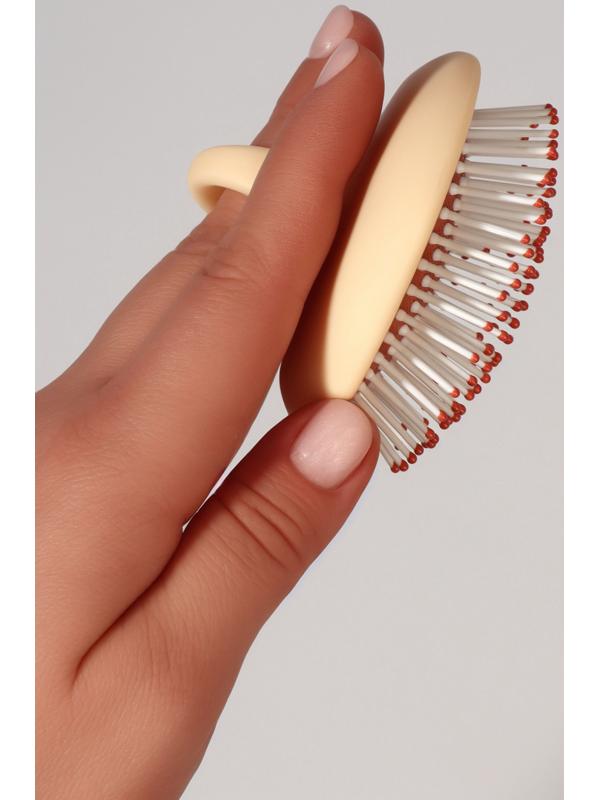 Расчёска массажная, компактная, 8×6.5 см, бежевая