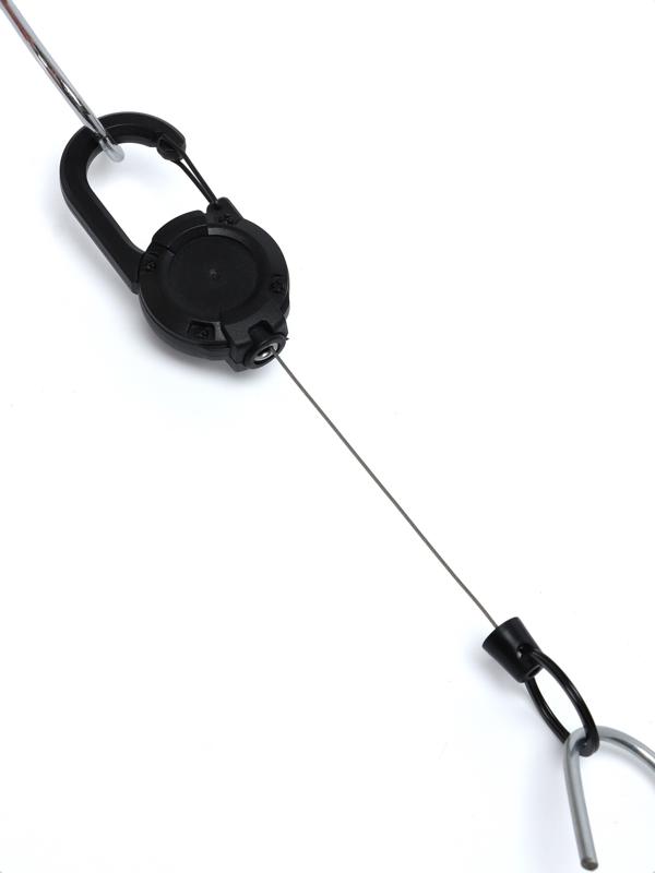 Брелок-ретрактор туристический, черный