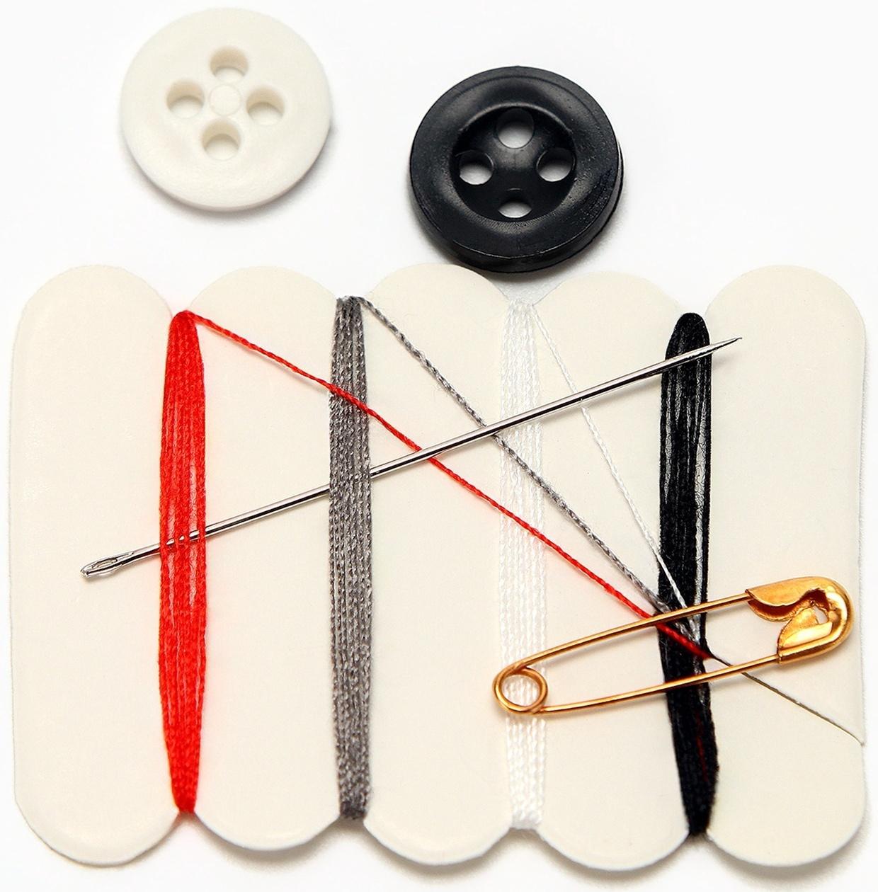 Набор швейный в картонной коробке