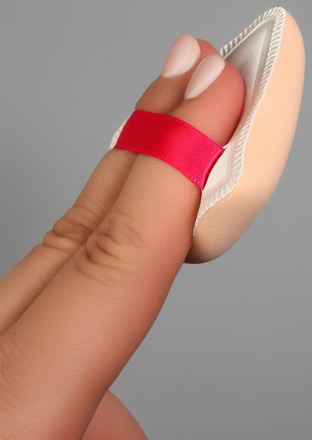 Спонж для макияжа, с держателем, d=5 см, в футляре, треугольный, бежевый