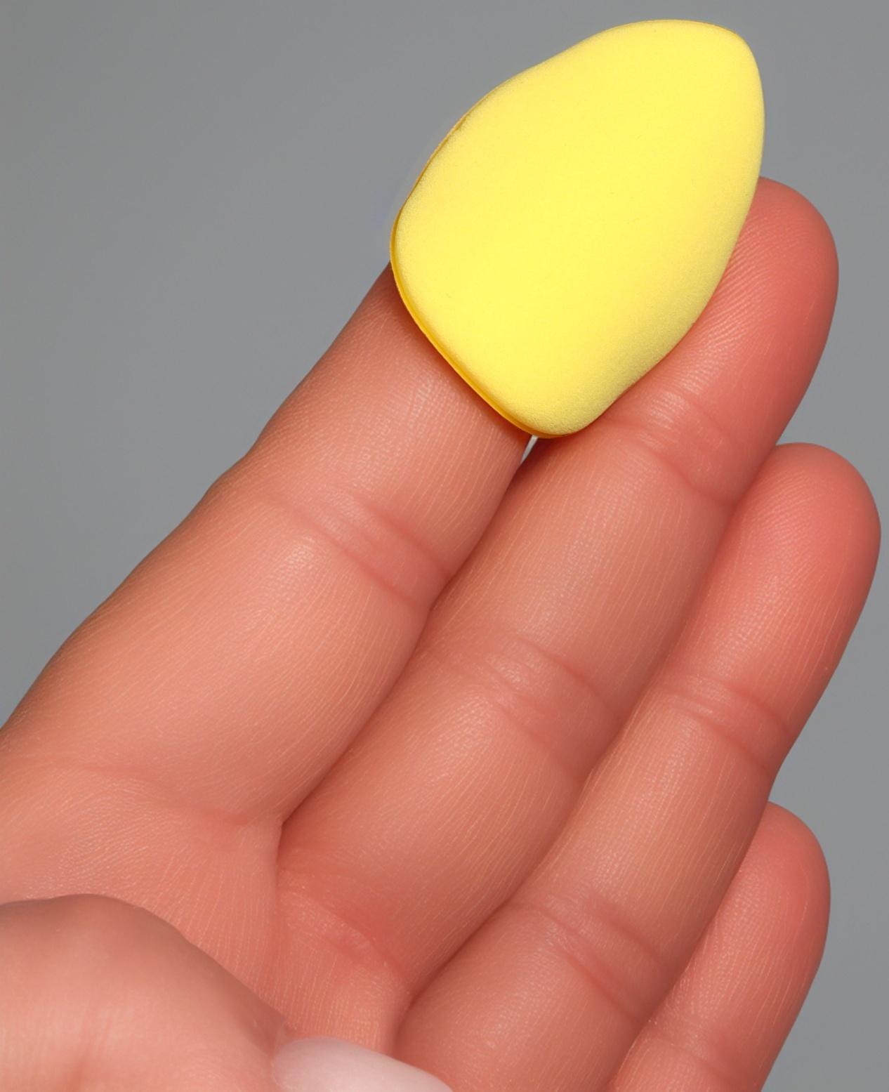 Спонжи для макияжа, в футляре, набор 2 шт.: спонж «капля», пуховка, жёлтые