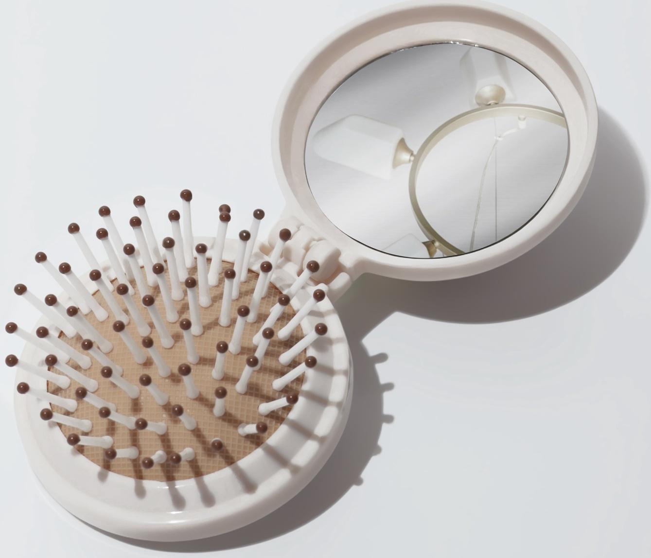 Расчёска массажная «Капибара», складная, с зеркалом, d=6.5 см, белая