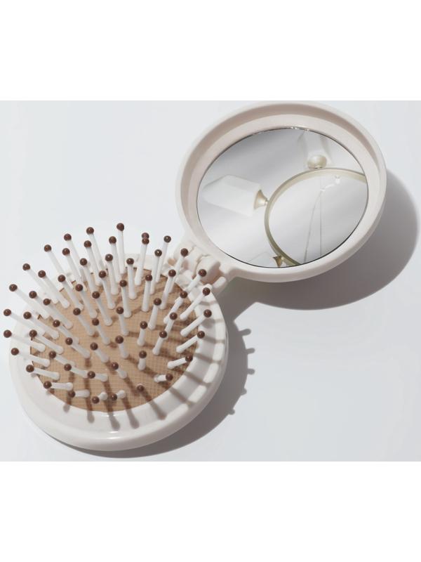 Расчёска массажная «Капибара», складная, с зеркалом, d=6.5 см, белая