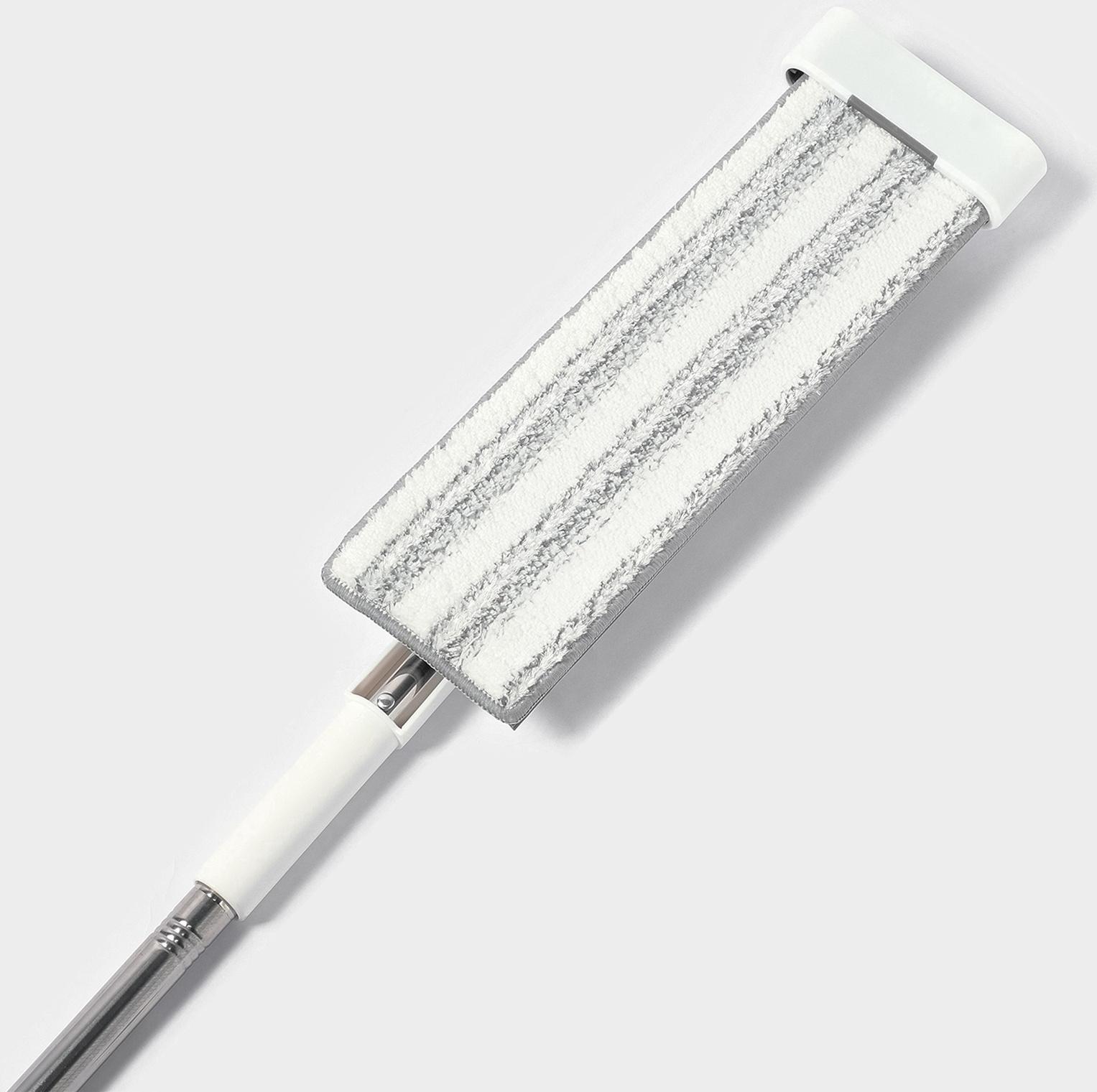 Швабра с отжимом, противоударная, со сгоном, стальная ручка, 2 профессиональные насадки, 36×11×130 см