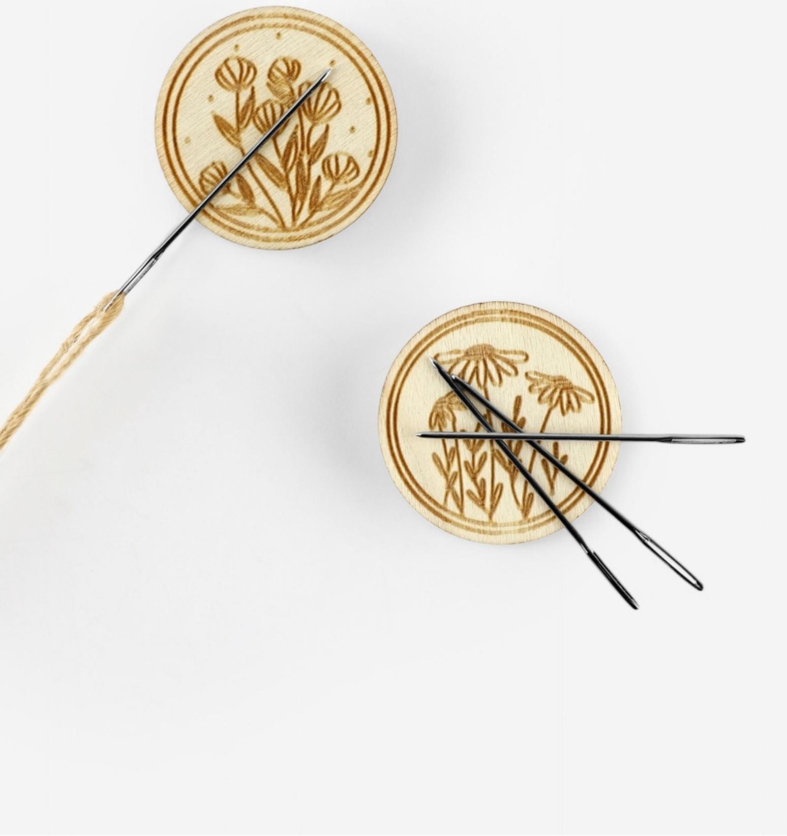 Игольница «Цветы», с магнитом, круглая, d=3 см, набор 2 шт., деревянная