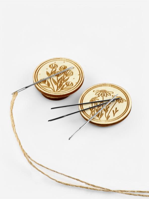 Игольница «Цветы», с магнитом, круглая, d=3 см, набор 2 шт., деревянная